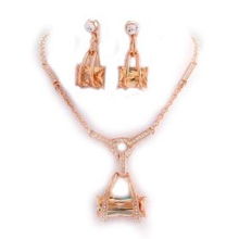 暗夜芳華 新光施華洛世奇水晶「夜來(lái)香」套裝，點(diǎn)亮頸間與耳畔的璀璨詩(shī)篇